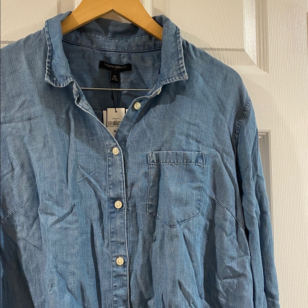 Banana Republic Light Blue Untucked Fit Chambray Shirt - Size XL - Picture 3 of 11